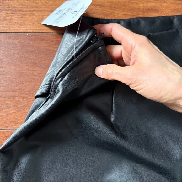 Arula Black Vegan Leather Skort Size 2X - Picture 8 of 8